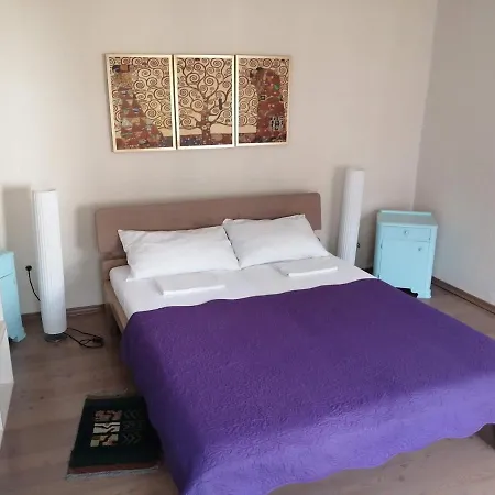 Flora Apartment