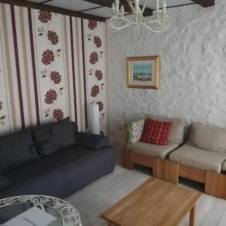 Flora Apartment
